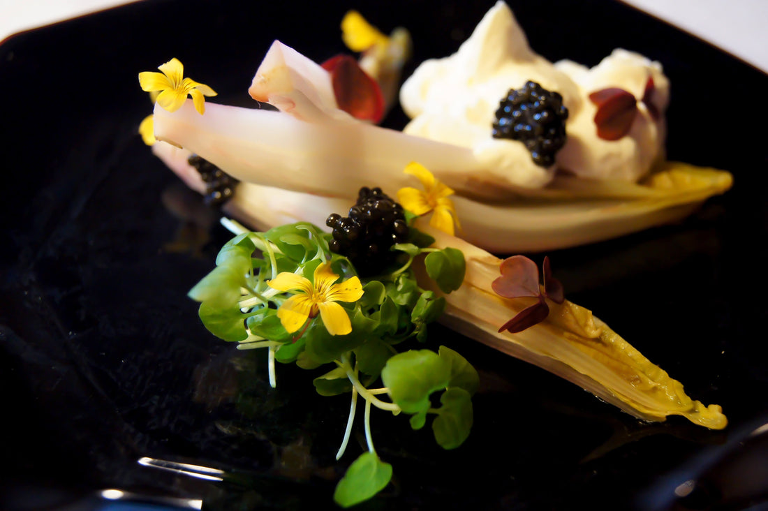 Pocheret julesalat med sauce mousseline og caviar